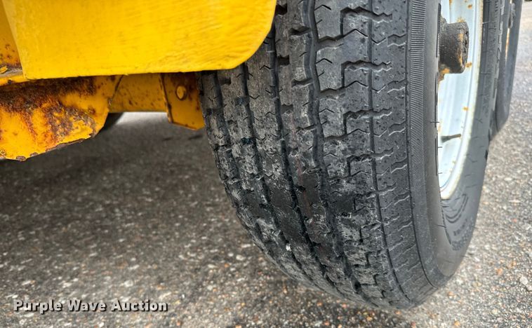 image for item NL9805 2002 Trail King TKT12U-162 tilt deck equipment trailer