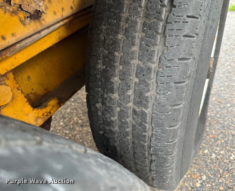 image for item NL9805 2002 Trail King TKT12U-162 tilt deck equipment trailer