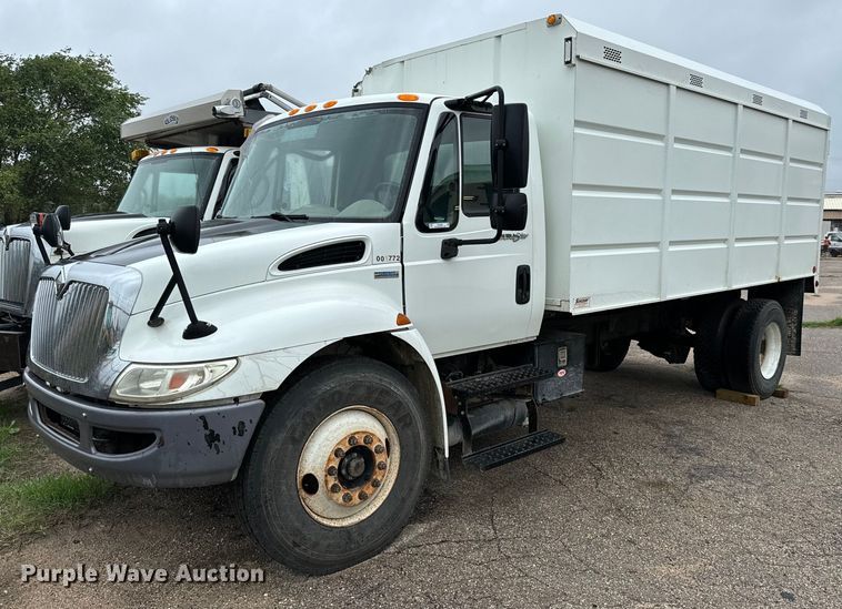 image for item NL9806 2009 International  DuraStar 4300 chipper truck