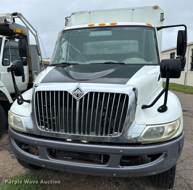 image for item NL9806 2009 International  DuraStar 4300 chipper truck