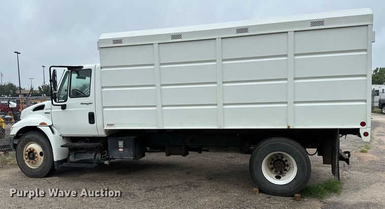 image for item NL9806 2009 International  DuraStar 4300 chipper truck