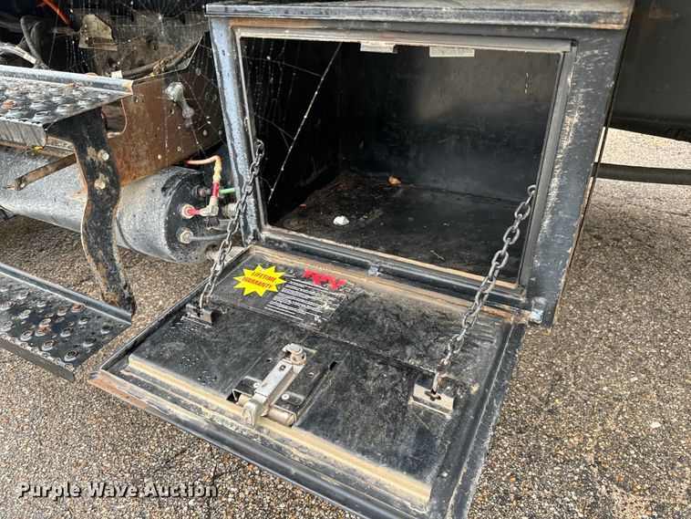 image for item NL9806 2009 International  DuraStar 4300 chipper truck