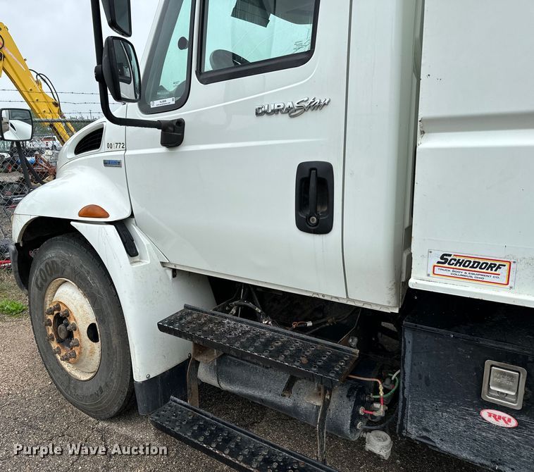 image for item NL9806 2009 International  DuraStar 4300 chipper truck