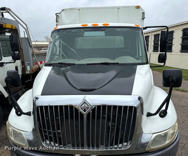 image for item NL9806 2009 International  DuraStar 4300 chipper truck