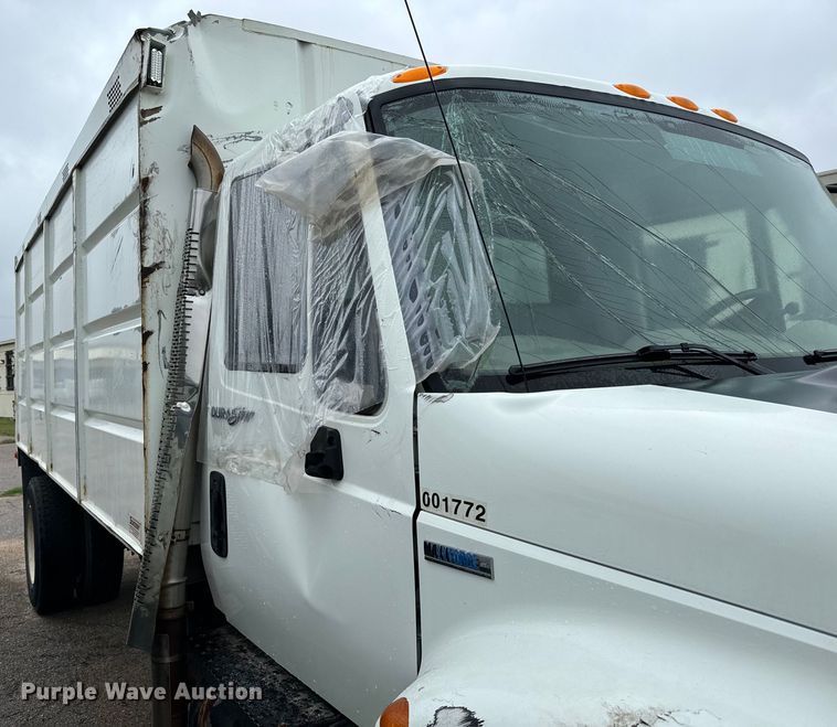 image for item NL9806 2009 International  DuraStar 4300 chipper truck