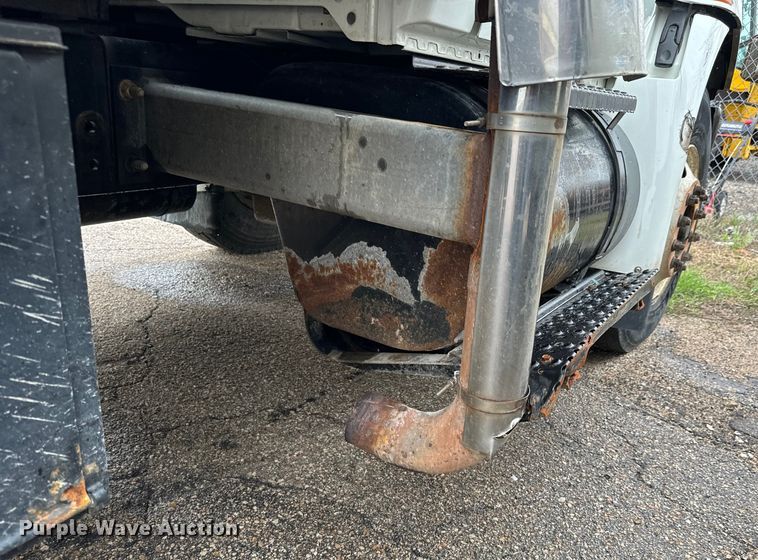 image for item NL9806 2009 International  DuraStar 4300 chipper truck