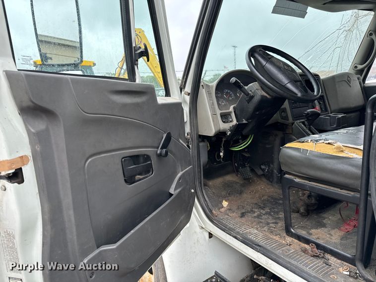 image for item NL9806 2009 International  DuraStar 4300 chipper truck