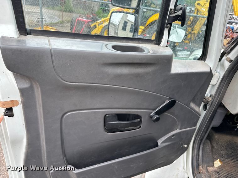 image for item NL9806 2009 International  DuraStar 4300 chipper truck