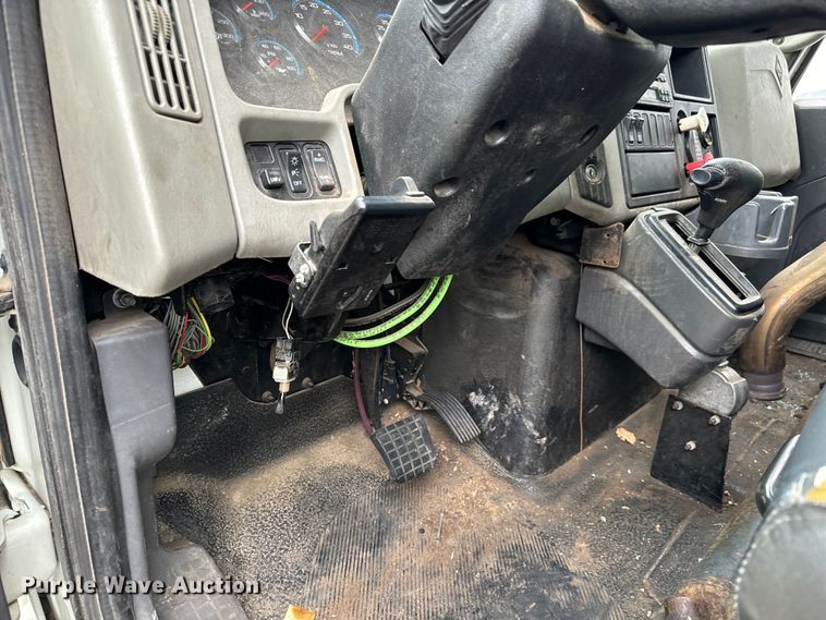 image for item NL9806 2009 International  DuraStar 4300 chipper truck