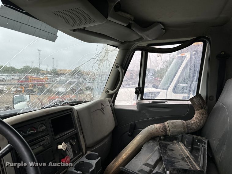 image for item NL9806 2009 International  DuraStar 4300 chipper truck