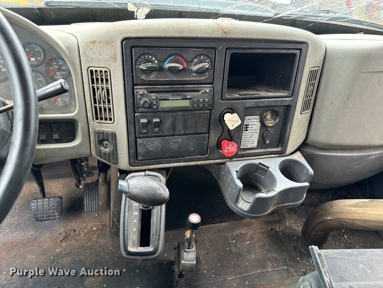 image for item NL9806 2009 International  DuraStar 4300 chipper truck