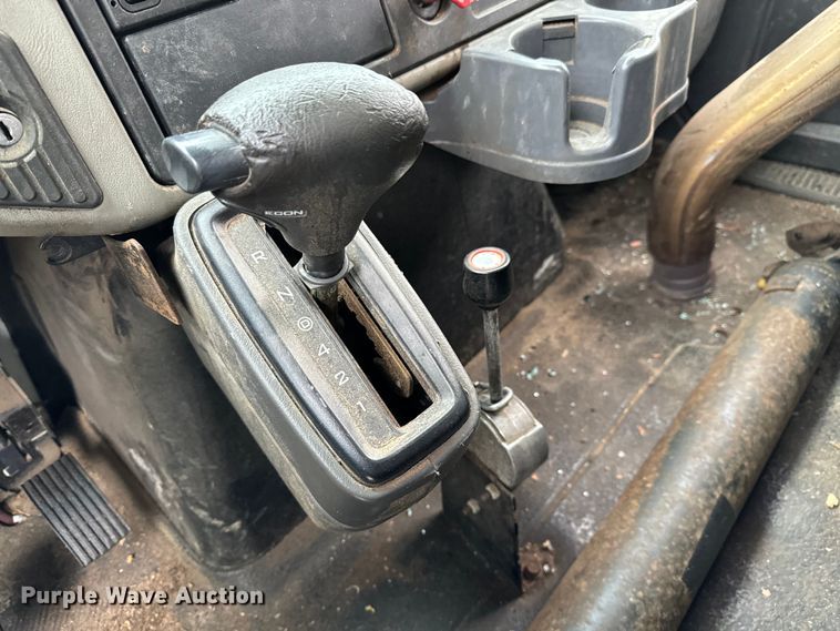 image for item NL9806 2009 International  DuraStar 4300 chipper truck