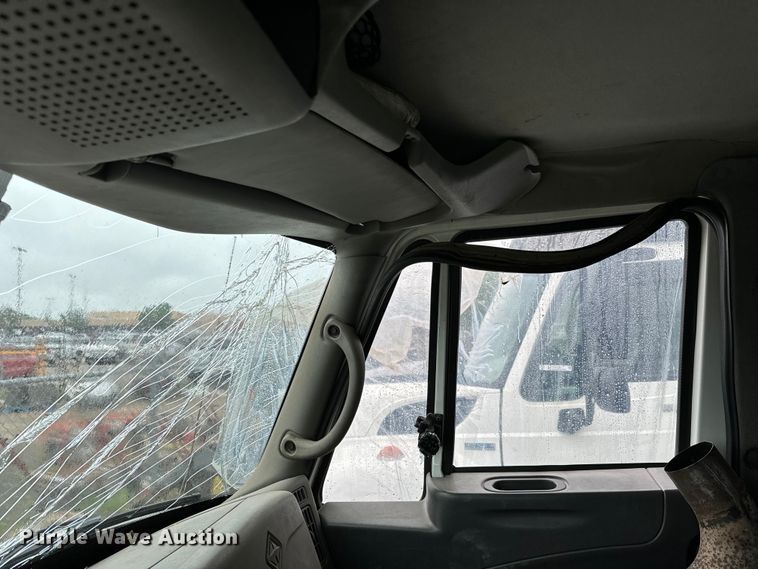 image for item NL9806 2009 International  DuraStar 4300 chipper truck