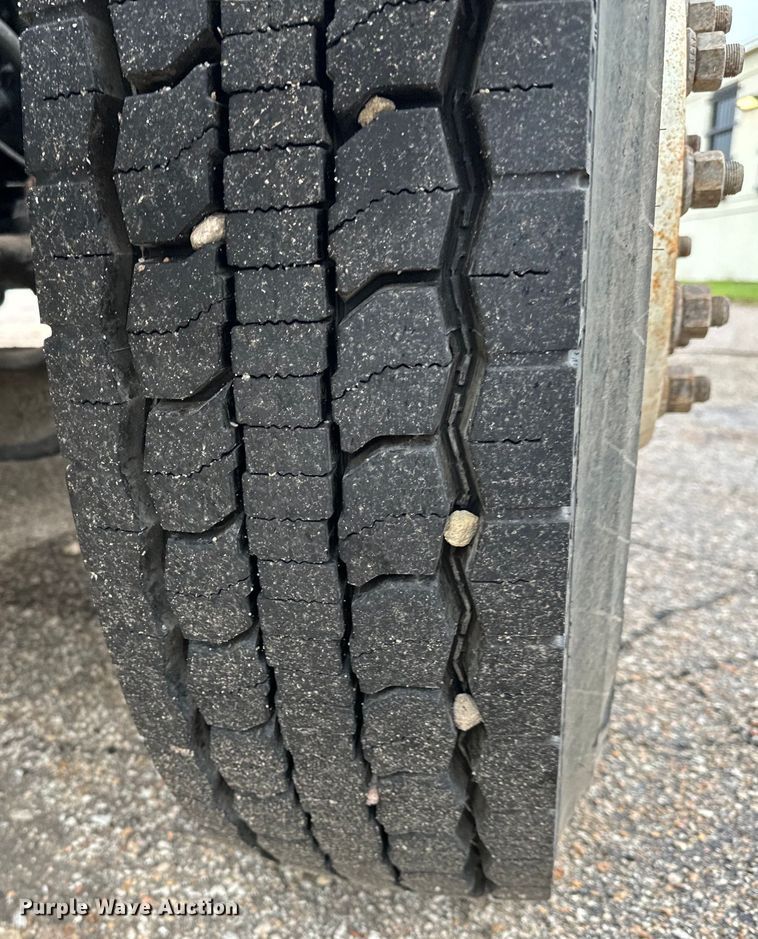 image for item NL9806 2009 International  DuraStar 4300 chipper truck