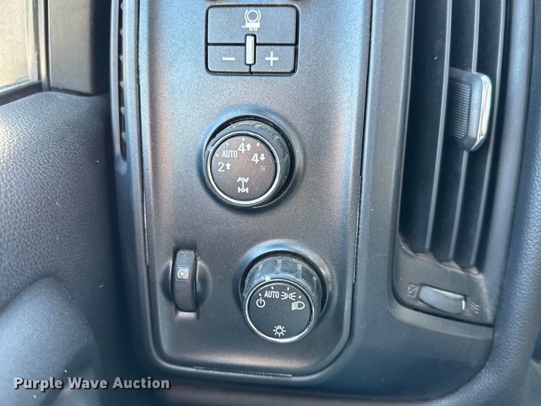 image for item NV9124 2015 Chevrolet  Silverado 1500 Crew Cab pickup truck