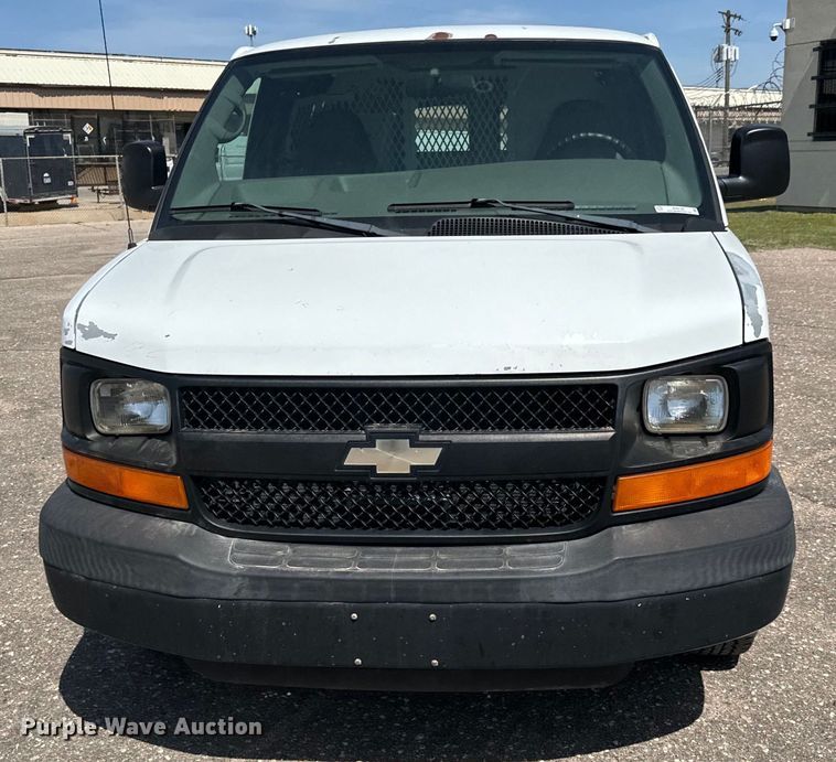 image for item NV9128 2007 Chevrolet Express 2500 van