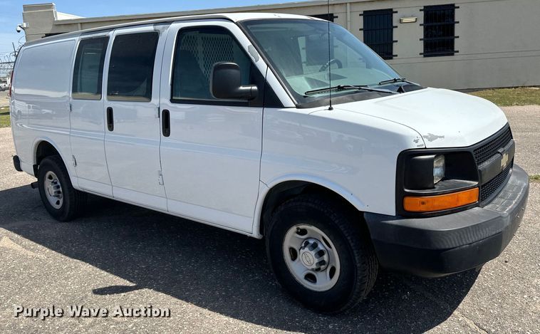 image for item NV9128 2007 Chevrolet Express 2500 van
