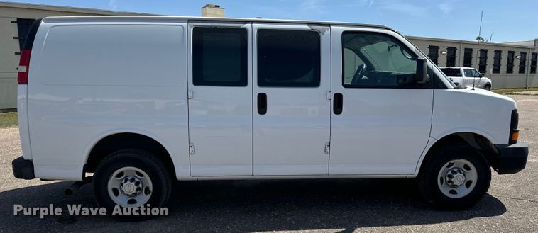 image for item NV9128 2007 Chevrolet Express 2500 van