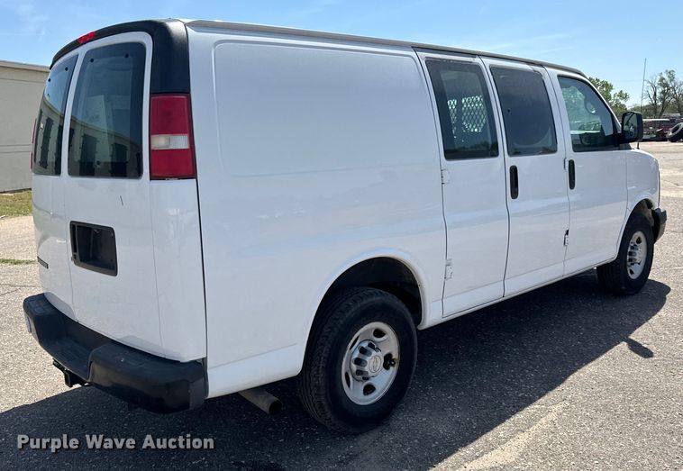 image for item NV9128 2007 Chevrolet Express 2500 van