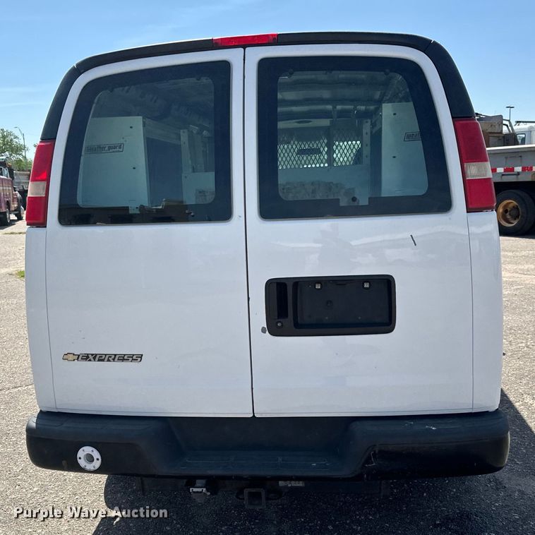 image for item NV9128 2007 Chevrolet Express 2500 van