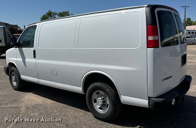 image for item NV9128 2007 Chevrolet Express 2500 van