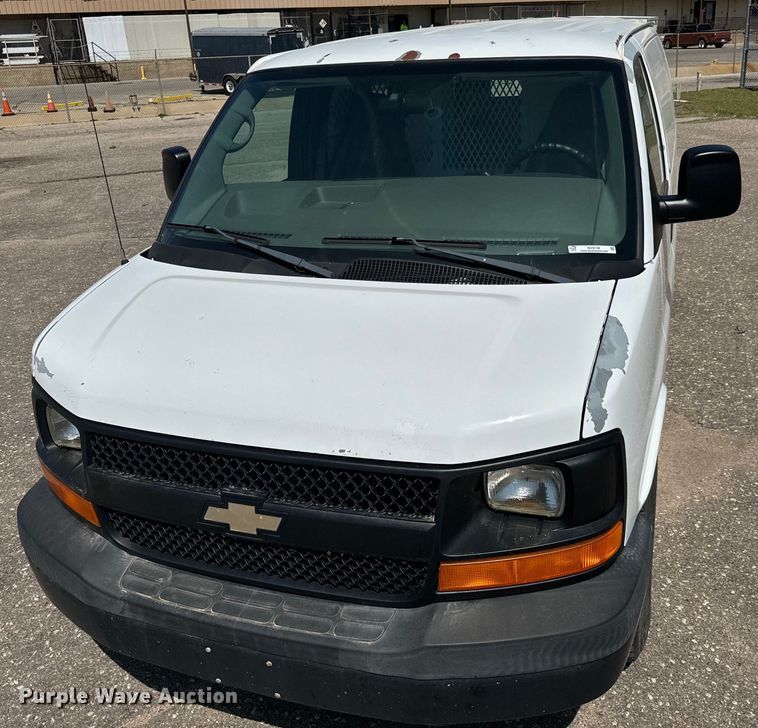image for item NV9128 2007 Chevrolet Express 2500 van