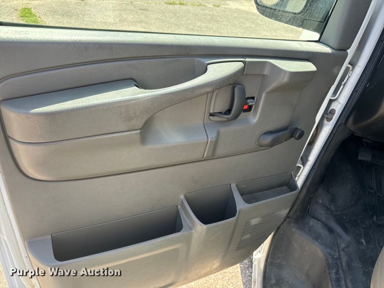 image for item NV9128 2007 Chevrolet Express 2500 van