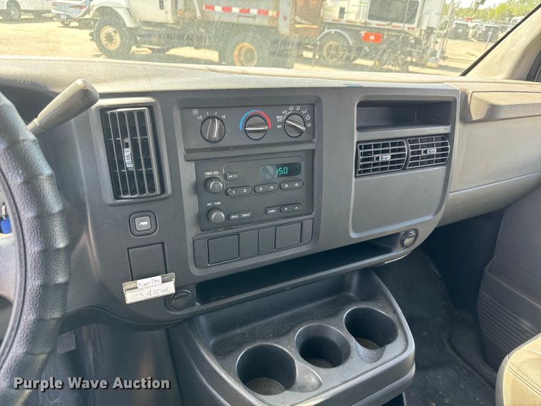 image for item NV9128 2007 Chevrolet Express 2500 van