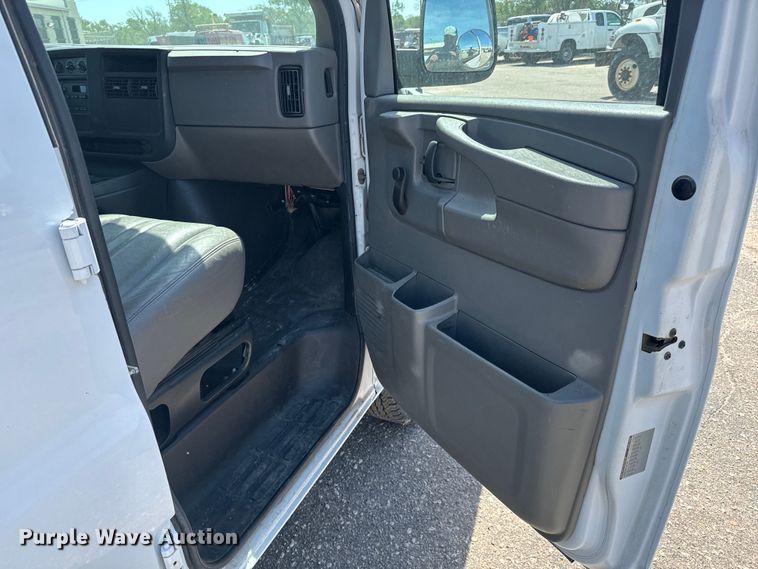 image for item NV9128 2007 Chevrolet Express 2500 van