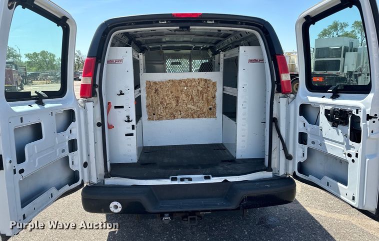 image for item NV9128 2007 Chevrolet Express 2500 van