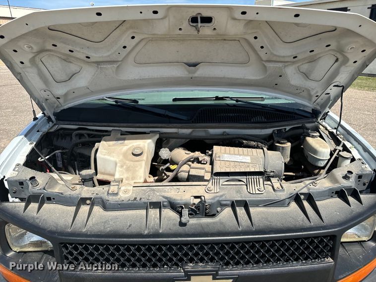 image for item NV9128 2007 Chevrolet Express 2500 van