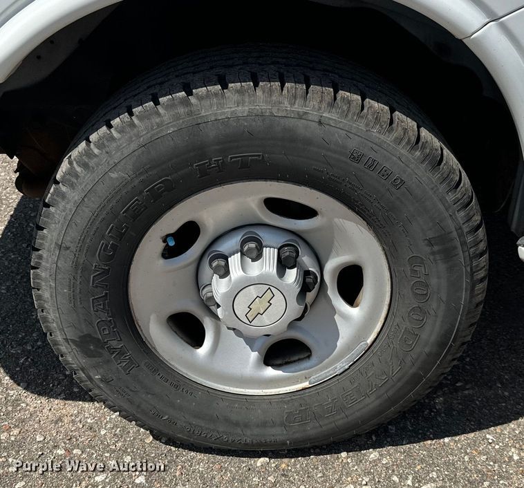 image for item NV9128 2007 Chevrolet Express 2500 van