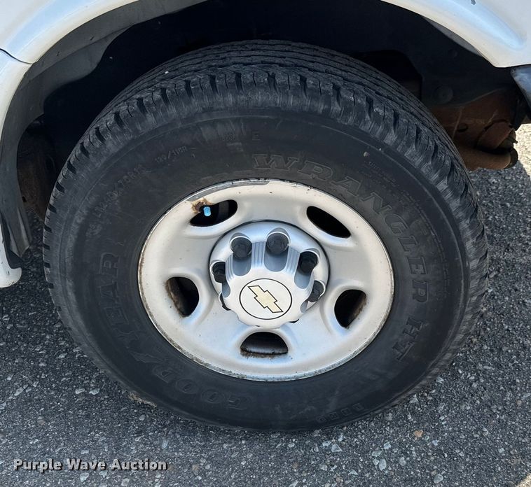 image for item NV9128 2007 Chevrolet Express 2500 van