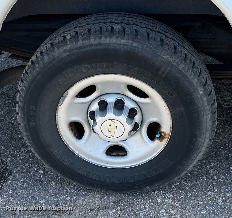image for item NV9128 2007 Chevrolet Express 2500 van