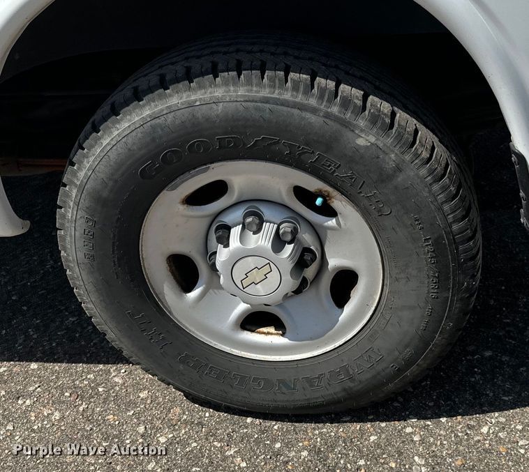 image for item NV9128 2007 Chevrolet Express 2500 van