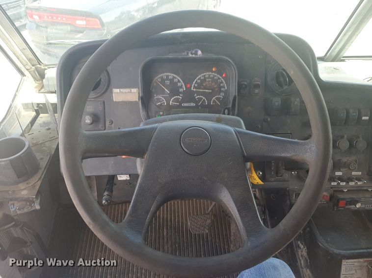 image for item NV9151 2011 Freightliner  MT55 box truck