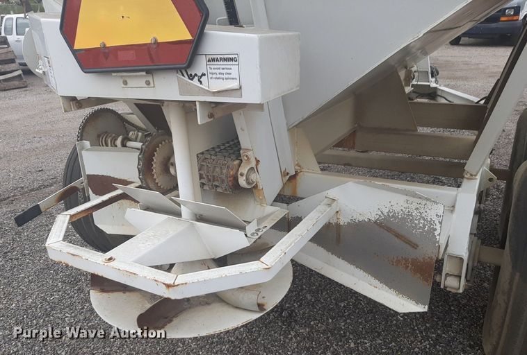 image for item NV9154 Willmar Super 500 spreader