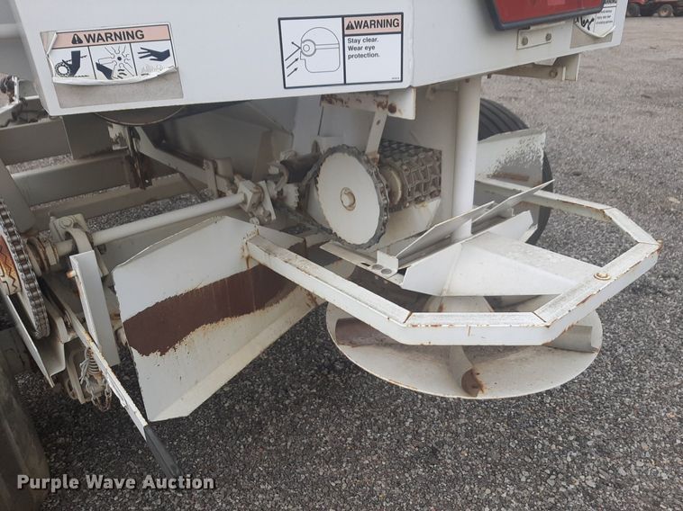 image for item NV9154 Willmar Super 500 spreader