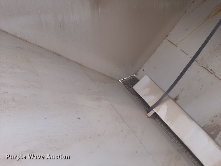 image for item NV9154 Willmar Super 500 spreader