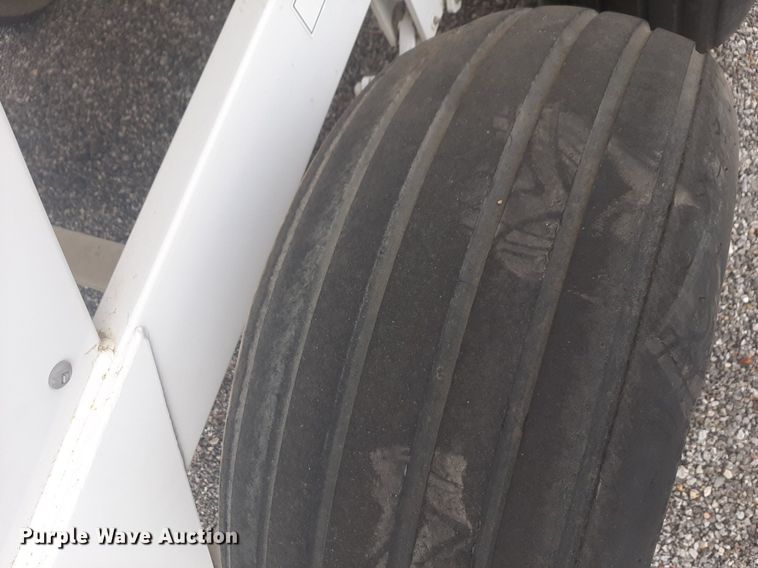 image for item NV9154 Willmar Super 500 spreader