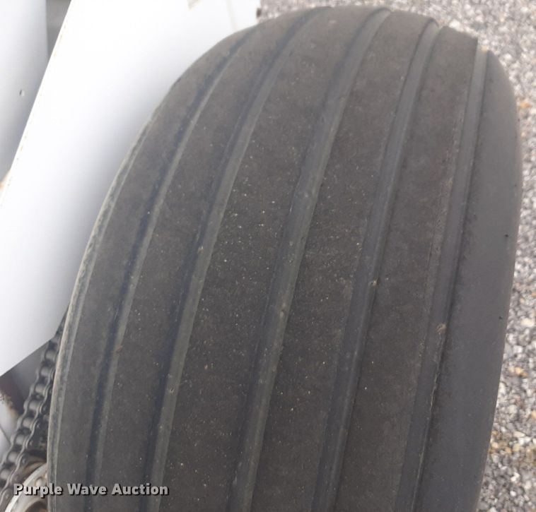 image for item NV9154 Willmar Super 500 spreader