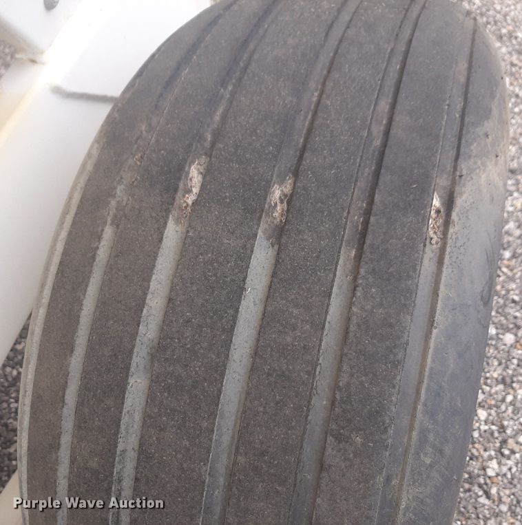 image for item NV9154 Willmar Super 500 spreader