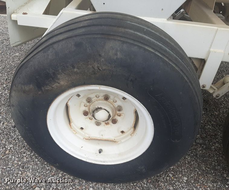 image for item NV9154 Willmar Super 500 spreader