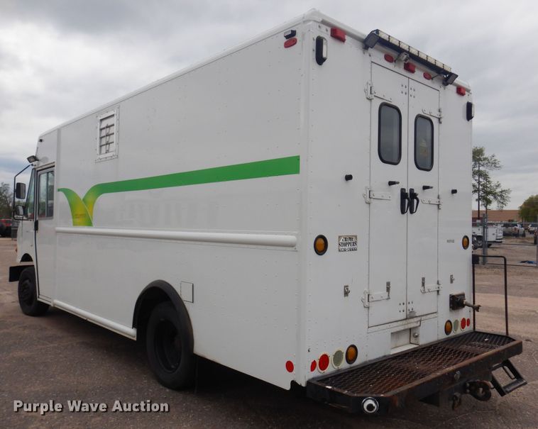 image for item NV9166 2013 Freightliner  MT55 delivery truck