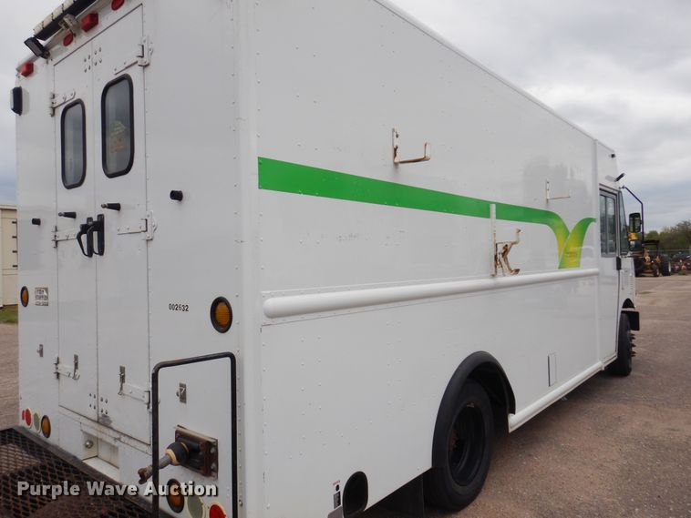 image for item NV9166 2013 Freightliner  MT55 delivery truck