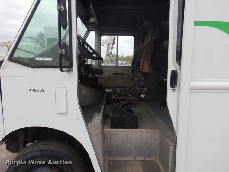 image for item NV9166 2013 Freightliner  MT55 delivery truck