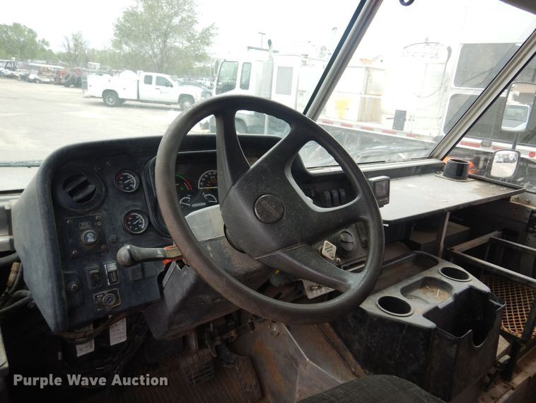 image for item NV9166 2013 Freightliner  MT55 delivery truck