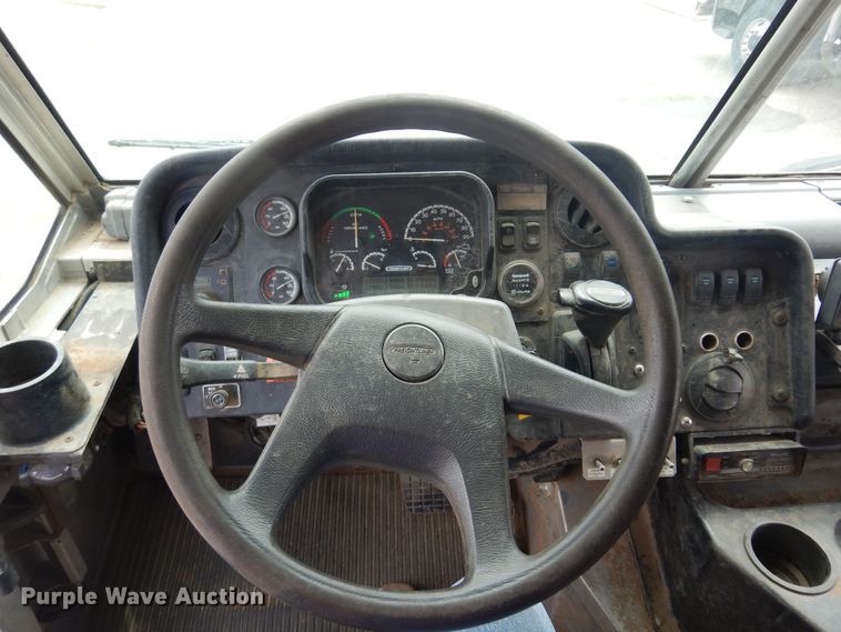 image for item NV9166 2013 Freightliner  MT55 delivery truck