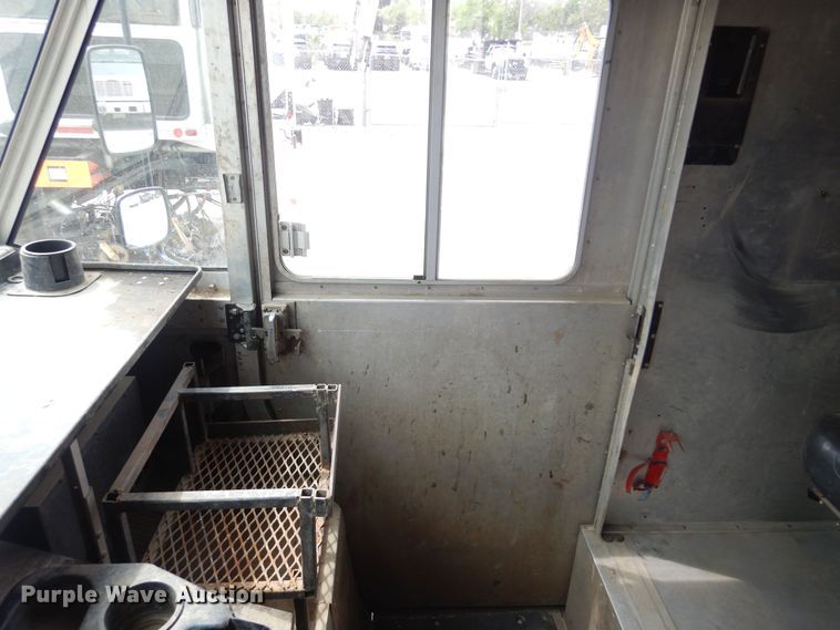 image for item NV9166 2013 Freightliner  MT55 delivery truck