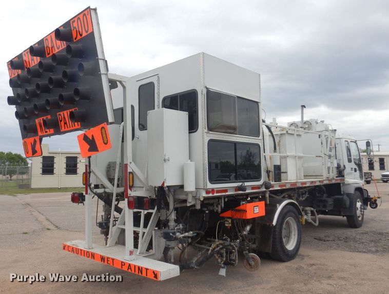 image for item NV9167 2005 GMC T8500 paint striper truck